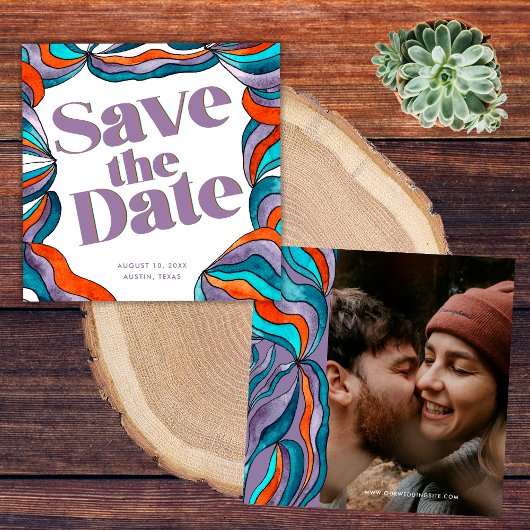 Unieke Bold Boho Groovy Retro Paarse golvende foto Save The Date