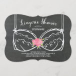 Unieke Chalkboard Lingerie Shower Kaart<br><div class="desc">Unieke lingerie vrijgezellenfeest nodigt uit met een lacy bra voorzien van lint rozen op een populaire zwarte achtergrond.</div>