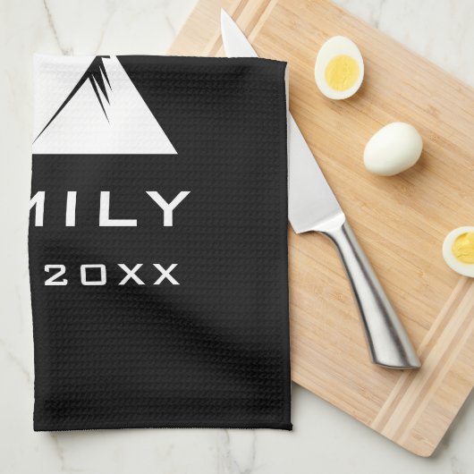 Unieke Elegant Mountain Familienaam Black White Theedoek (Quarter Fold)