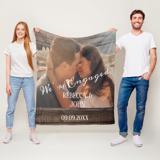 Unieke Foto Rustic We zijn Engaged Couple Fleece Deken (In situ)