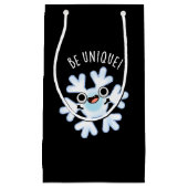 Unieke Funny Snowflake Pun Dark BG Klein Cadeauzakje (Voorkant)