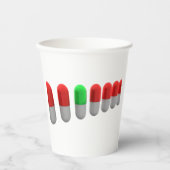 Unieke groene pil tussen rode capsules papieren bekers (Voorkant)