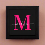Unieke Initiaal Naam l Bold Roze & Zwart Typografi Cadeaudoosje<br><div class="desc">Cadeau uw geschenken in elegante stijl met onze Modern stijlvolle Black & Bold Pink Monogram Initialen Gift Box. Deze strakke zwarte doos is voorzien van opvallende vette roze monogram initialen, die een vleugje eigentijdse flair toevoegen aan uw cadeau. Verhoog je cadeaus met deze chique en gepersonaliseerde doos, ideaal om een...</div>