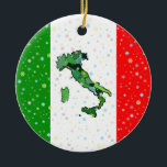 Unieke kaart van de Italiaanse vlag Snowflakes Keramisch Ornament<br><div class="desc">Hier is een versiering voor iedereen die Italiaans is en/of van Italië houdt. De kaart van Italië die boven de Italiaanse vlag wordt geplaatst en waar pastelsneeuwvlokken voor de Italiaanse vlag vallen. Het maakt een geweldig kerstcadeau.</div>