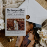 Unieke krant vrolijk en getrouwd kerst Kaart<br><div class="desc">Extra! Extra! Deel uw feestvreugde met deze unieke Newspaper Vrolijk & Getrouwd kerstkaart. Iedereen zal het leuk vinden om deze feestelijke vakantiekaart per post te ontvangen! Voeg een prachtige trouwfoto toe aan de voor- en achterkant - samen met een persoonlijke boodschap aan de voorkant! Selecteer "klik om verder aan te...</div>