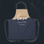 Unieke Minimalistische Manuscript Challah is Love  Schort<br><div class="desc">Uniek minimalistisch script Challah is Love Made Eetble. NAVY & TAN Apron. Dankzij het schone ontwerp van modern script zal je favoriete bakker glimlachen.Uw Homemade Challah is een kunstwerk dat lijst waard is. Onderteken uw meesterwerk met een bloei met deze ondergeciteerde, klare ALGEMENE AFDRUKTE APRON.. Coördineert met ons bijbehorende Rising...</div>