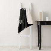 Unieke moderne Logo Pattern Sjabloon | Black Sherpa Deken (In situ)