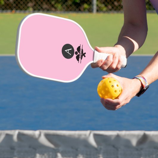 Unieke monogram naam roze wit pickleball paddle (Insitu)