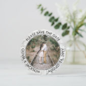 Unieke Ronde Foto Zwart Wit Faux Marmer Bruiloft Save The Date (Staand voorkant)