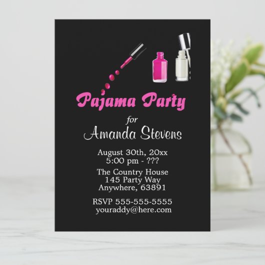 Unieke roze uitnodiging voor pyjamafeest voor meis (Staand voorkant)