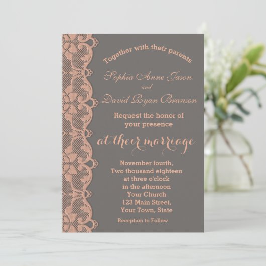 Unieke vintage perzikgrijze kanten trouwuitnodigin kaart (Staand voorkant)