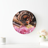 Unieke  vrouw met rozen en  camera grote klok (Huis)