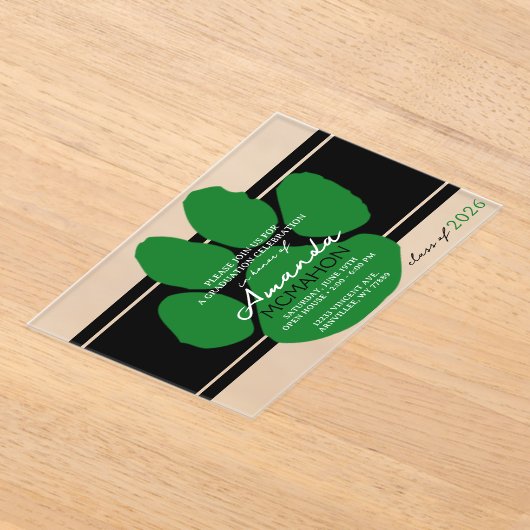 Unieke zwart en groen Afstuderen Pawprint Elegant Acryl Uitnodigingen (Laagn)