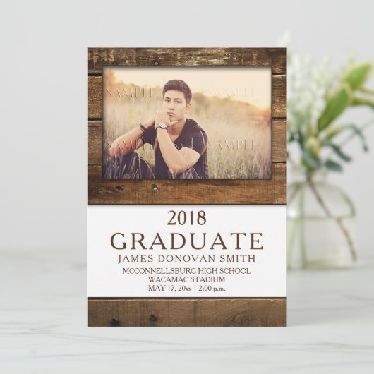 Unisex Rustic Barn Wood Foto Afstuderen Verticaal Aankondiging (Staand voorkant)