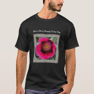 Unisex T-shirt met prachtige magenta papaver