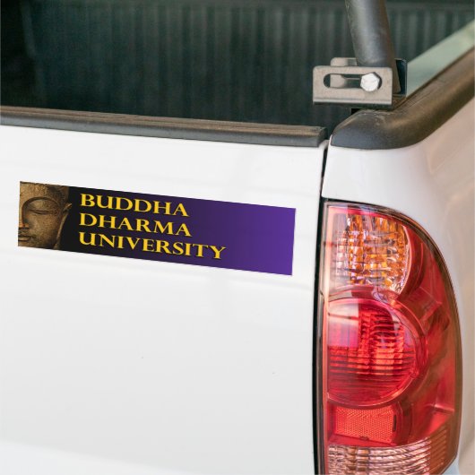 Universiteit van Buddha Dharma Bumpersticker (Op Truck)