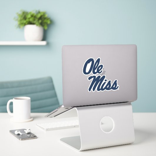 Universiteit van Mississippi | OLE Miss Script Sticker (Laptop op bureau)