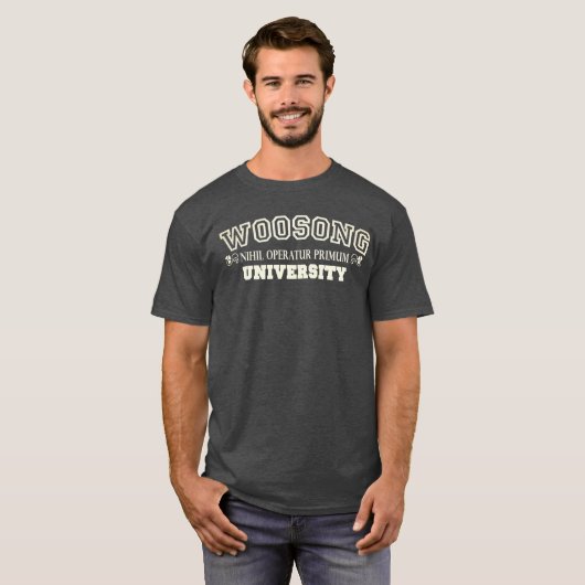 Universiteit van Woosong & Motto: Nihil Operatur P T-shirt (Voorkant volledig)