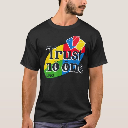 Uno - Vertrouw Niemand T-shirt (Voorkant)