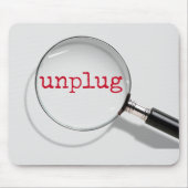 Unplug Tekst onder vergrootglas Muismat (Voorkant)