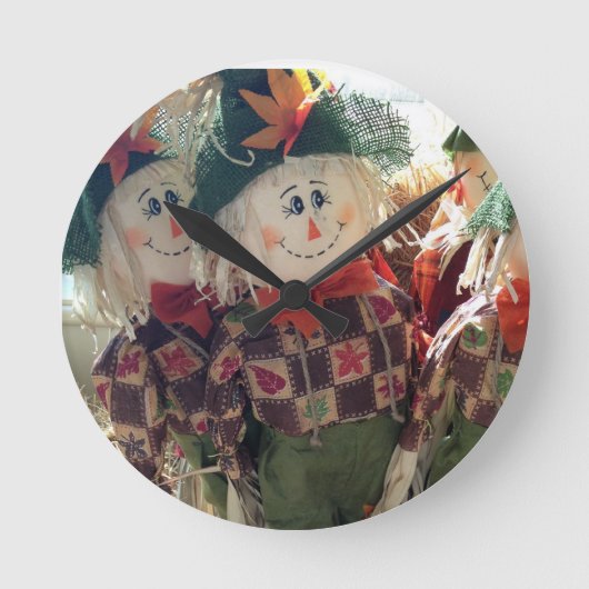 UNSCARY SCARECROW WALL CLOCK RONDE KLOK (Voorkant)