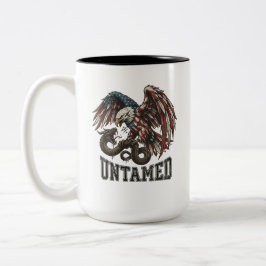Untamed Patriotic Eagle vs Snake Biker T-Shirt USA Tweekleurige Koffiemok