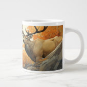 Untamed Splendor: Majestic Elk in de herfst Grote Koffiekop (Rechts)