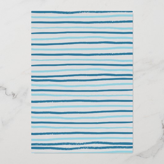 Up and Away Paarse Grijs Vliegtuig Verjaardagsjong Folie Uitnodiging (Achterkant)