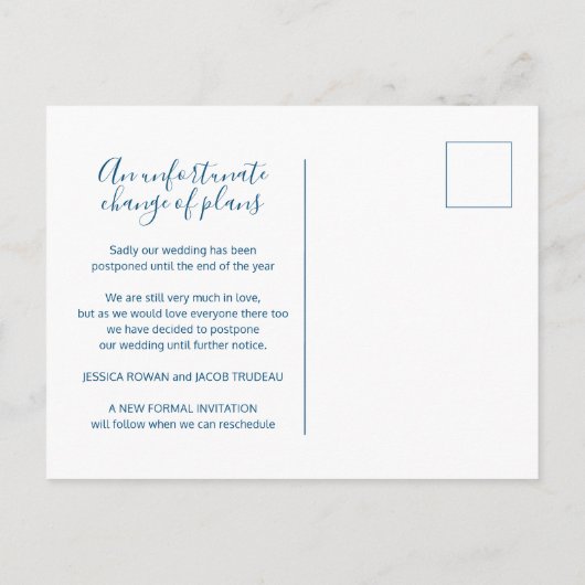 Update om blauwe witte bruiloft te plannen geannul aankondigingskaart (Achterkant)