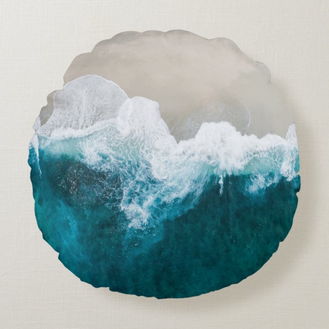 Upgrade uw beddengoed met Zazzle's top-rating Rond Kussen (Voorkant)