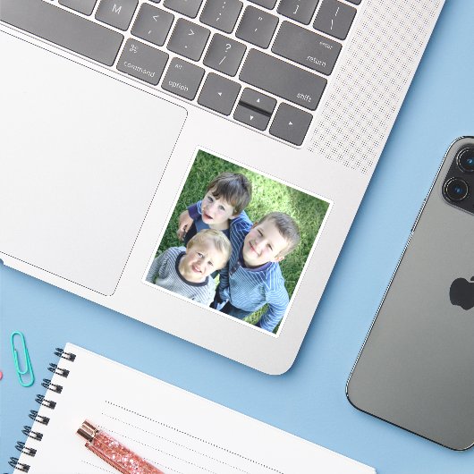 Upload uw foto sticker (Laptop met iPhone)