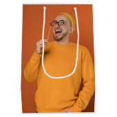 Upload uw grappige pasfoto-feestje  medium cadeauzakje (Achterkant)