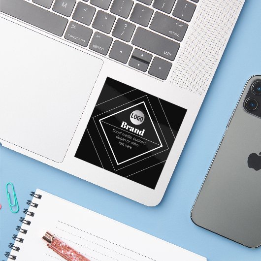 Upload uw logo en aanpasbaar tekstontwerp sticker (Laptop met iPhone)