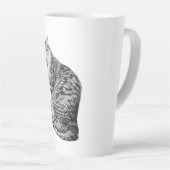 Upright Yawning Tabby Cat Monochrome Art Mok (Rechterhoek)