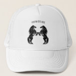 Upright zwarte wilde paarden - Jouw tekst toevoege Trucker Pet<br><div class="desc">Upright Black Wild Horse - Black and White Tekening Animal Art Mustang Horses by MIGNED - Voeg uw unieke tekst toe / Kies uw favoriete kleuren - Resize elementen en beweeg of verwijder elementen met aanpassingsgereedschap! Je kunt ook mijn design overdragen naar meer dan 1000 Zazzle producten.</div>