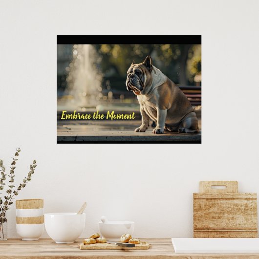 Urban Elegance: Engelse buldog in het park Poster (Keuken)