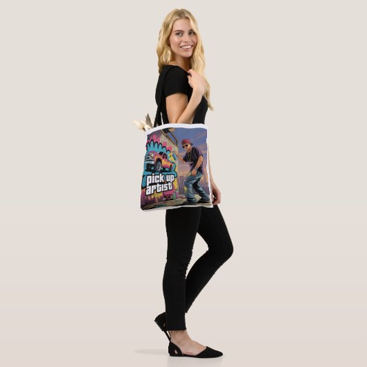 Urban Graffiti & Pickup Artiest Tote Bag (Op model)