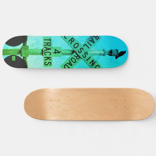 Urban Rustic Cityscape Waiting Skateboard (Horizontaal)