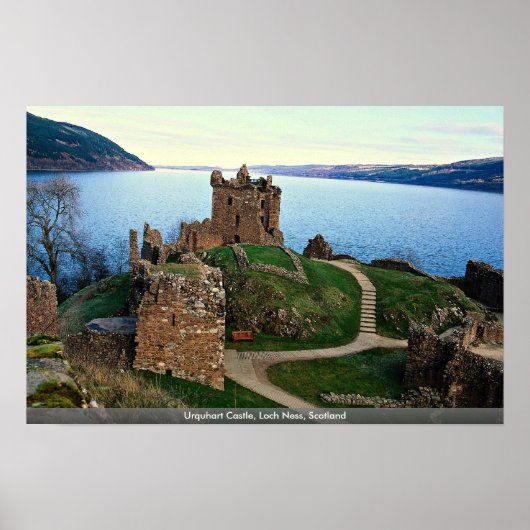 Urquhart Castle, Loch Ness, Schotland Poster (Voorkant)