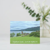 Urquhart Castle over het kijken naar Loch Ness in Briefkaart (Staand voorkant)