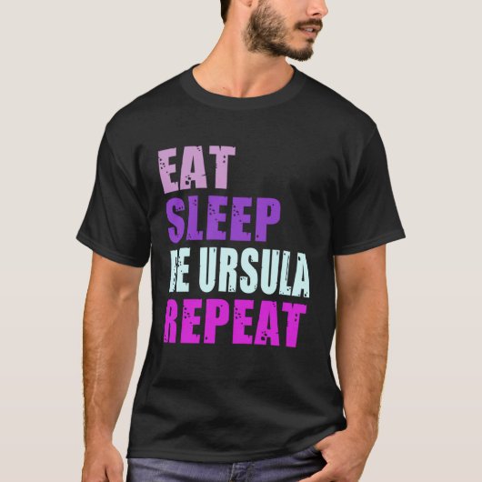Ursula Eat Sleep Be Herhaal Ursula T-shirt (Voorkant)