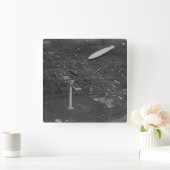 US Airship 'USS Los Angeles' ZR3 flying over Vierkante Klok (Huis)