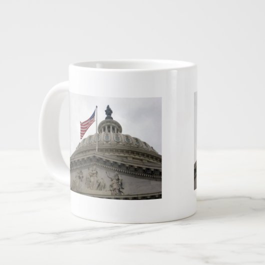 US Capitol Building with American Flag - East Grote Koffiekop (Links)