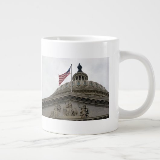 US Capitol Building with American Flag - East Grote Koffiekop (Rechts)