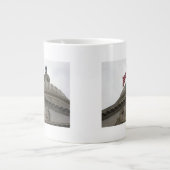 US Capitool met Amerikaanse vlag - Oost Grote Koffiekop (Voorkant)