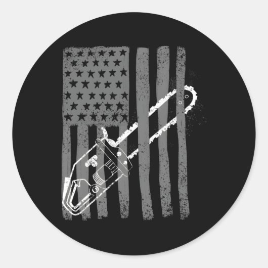Us Flag Chainzaag Woodarbeider Logger Ronde Sticker (Voorkant)