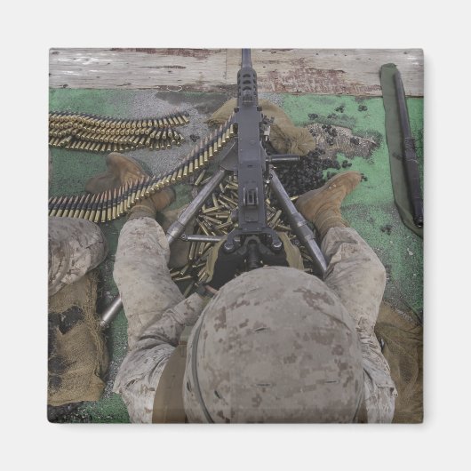 US Marine brandt een M2 50-kaliber machine pistool Magneet (Voorkant)