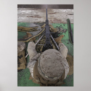 US Marine brandt een M2 50-kaliber machine pistool Poster