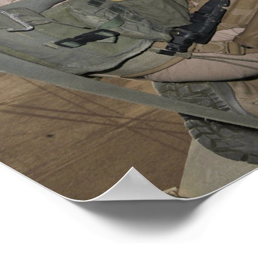 US Marine test firing an M240 zwaar machine pistoo Poster (Hoek)