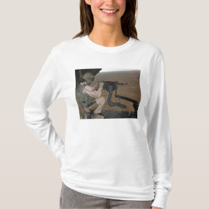 US Marine test firing an M240 zwaar machine pistoo T-shirt